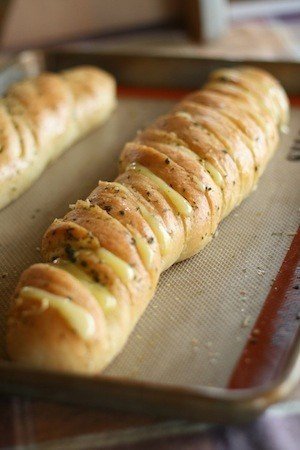 Garlic Cheesy Bread Recipe