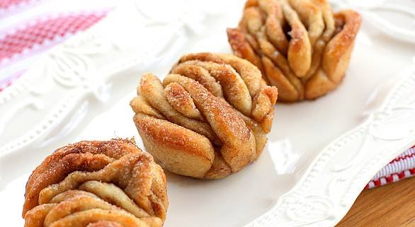 Cinnamon Sugar Pull-Apart Muffins