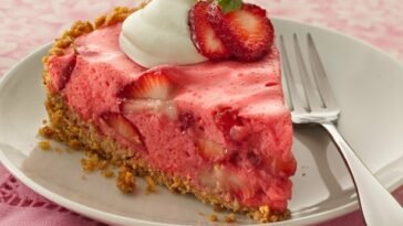 Fluffy Strawberry Pie with Pretzel Crust
